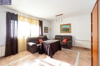 Xalet a Jun. Chalet independiente de 4 dormitorios en nuevo jun. seminuevo