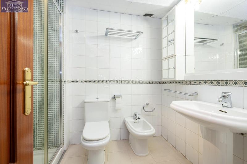 Foto 5e0dea35-6926-447a-9740-71894ab4e12d. Casa adosada espectacular casa ubicada en el exclusivo barrio de albayda, diseñada con una distribución funcional en Granada