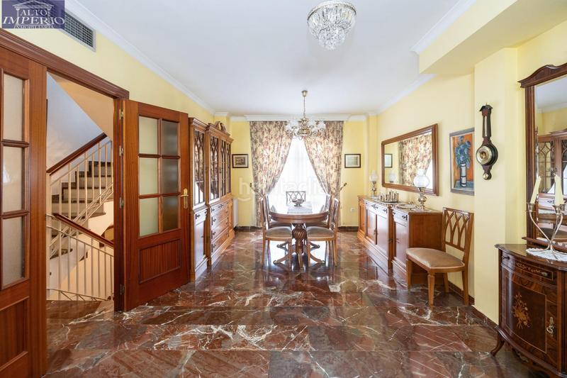 Foto 6f2b3334-5dbd-4338-a0da-91622fe4c542. Casa adosada espectacular casa ubicada en el exclusivo barrio de albayda, diseñada con una distribución funcional en Granada