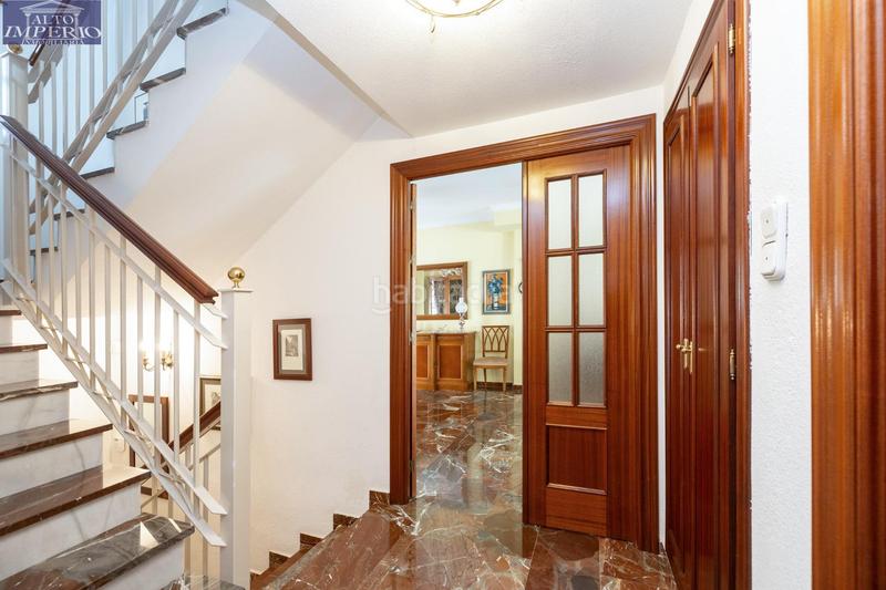 Foto aa7ac8c0-0da0-4ab1-bca7-baf827c6be21. Casa adosada espectacular casa ubicada en el exclusivo barrio de albayda, diseñada con una distribución funcional en Granada
