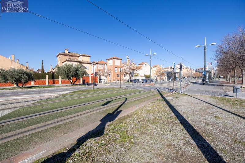 Foto c7fc9ae1-af90-4cb1-80c9-e1d5d6cde1a3. Casa adosada espectacular casa ubicada en el exclusivo barrio de albayda, diseñada con una distribución funcional en Granada