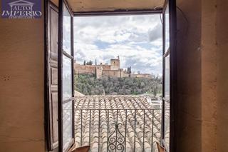 Building in Barrio de Albaicín. Edificio con vistas panorámicas a la alhambra