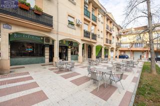Geschäftsraum in Maracena. Oportunidad única! bar cafeteria equipado con terraza en ubicaci