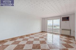 Piso en Camino de Ronda. Estupendo piso en calle arabial, junto hipercor.