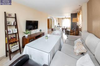 Maison jumelée à Huétor Vega. Sale a la venta una fantastica vivienda unifamiliar pareada