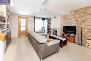Casa adossada en San Miguel. Estupenda vivienda unifamiliar en armilla