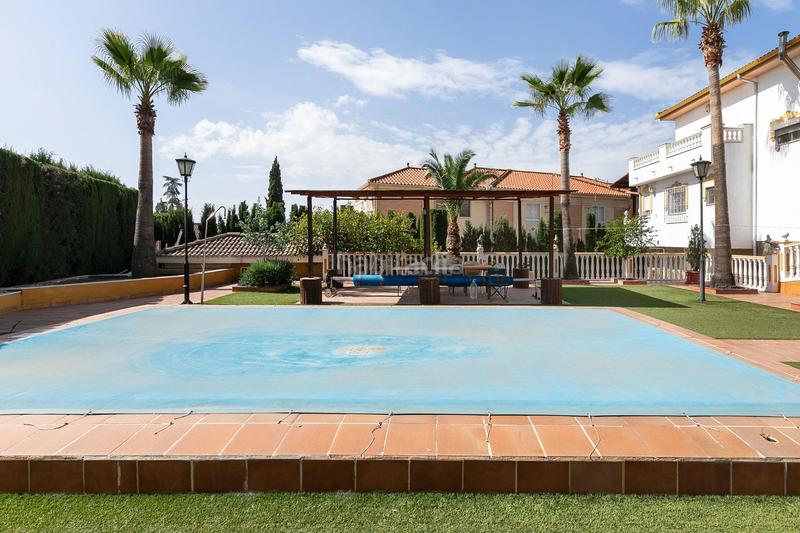 Foto f9e1640a-58d1-4f6c-a427-eea25a18f958. Chalet se vende espectacular chalet en monteluz en Peligros