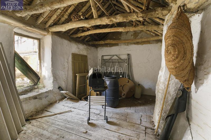 Foto 4e8132f9-326d-4981-82b1-d52577ea0d81. Masía gran vivienda para reformar en el centro de dilar en Dílar