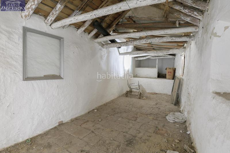 Foto d9acc7df-d507-43be-837d-799ea6150f5a. Masía gran vivienda para reformar en el centro de dilar en Dílar