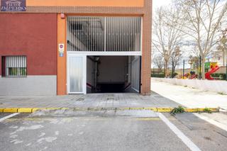 Aparcament cotxe  Calle clara campoamor. Parking en sotano de edificio en granadaaeropuerto