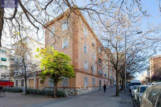 Appartement à Barrio de Zaidín. Oportunidad de inversión piso de 3 dormitorios muy cerca de metr