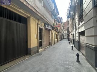 Parking coche en Calle san pedro martir 23. Garaje en carrera de la virgen