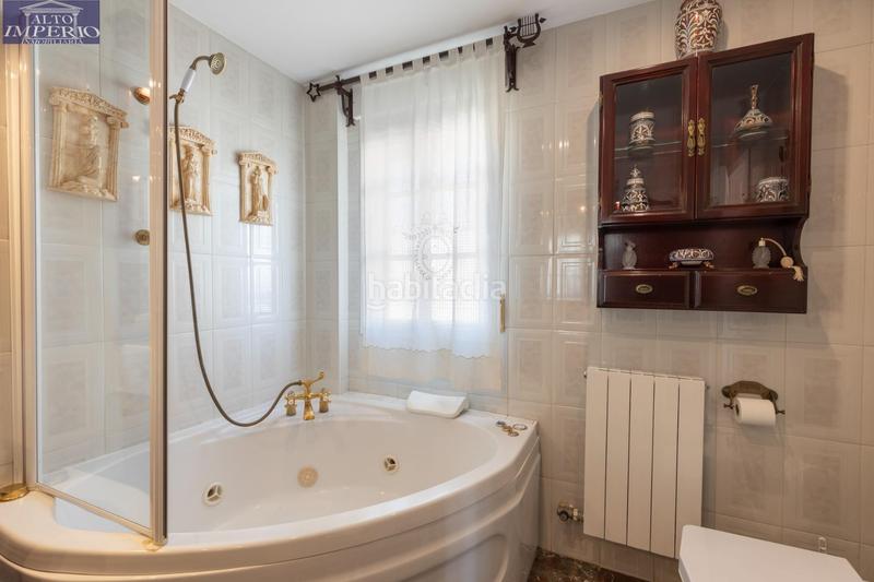 Foto 823f36b6-2e34-4261-8d4d-5912d6153f84. Chalet mit heizung parking pool in La Zubia Ciudad Zubia (La)