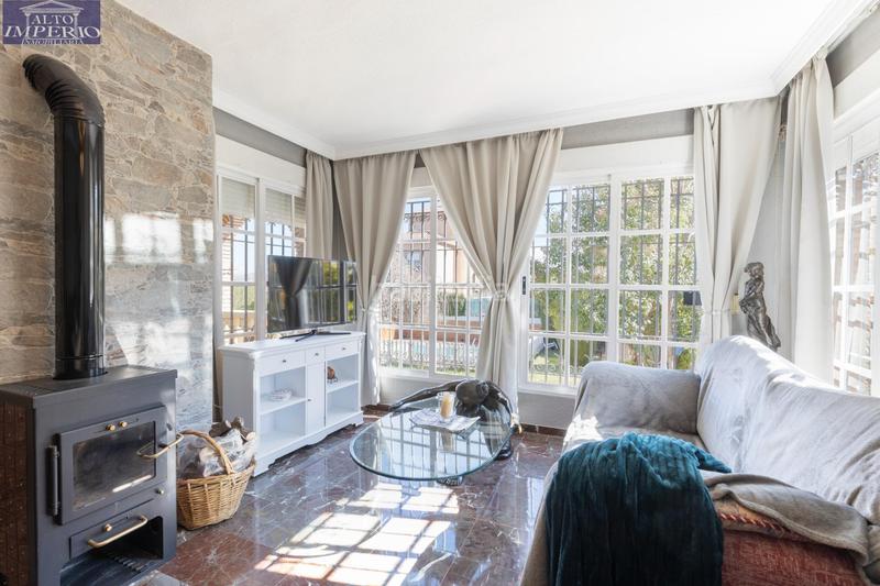 Foto 25727c8a-604e-42aa-b3cb-e6645a434992. Chalet en La Zubia Ciudad Zubia (La)