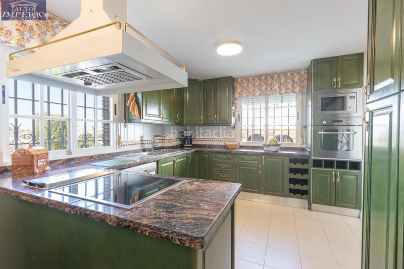 Foto 28e9fdc9-1290-49f6-b79a-7354f4787946. Chalet en La Zubia Ciudad Zubia (La)