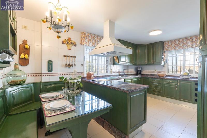 Foto 2ef5ee86-76a4-483e-9c31-843418d6c98b. Xalet amb calefacció aparcament piscina a La Zubia Ciudad Zubia (La)