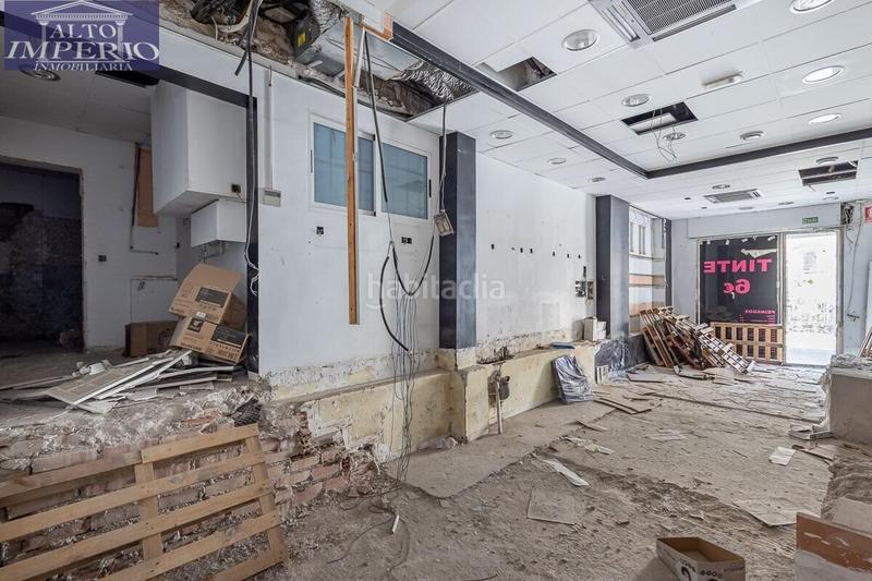 Foto b096e5e3-210d-4b9d-8066-62c83108f996. Local comercial local en carrera de la virgen en San Matías - Realejo Granada