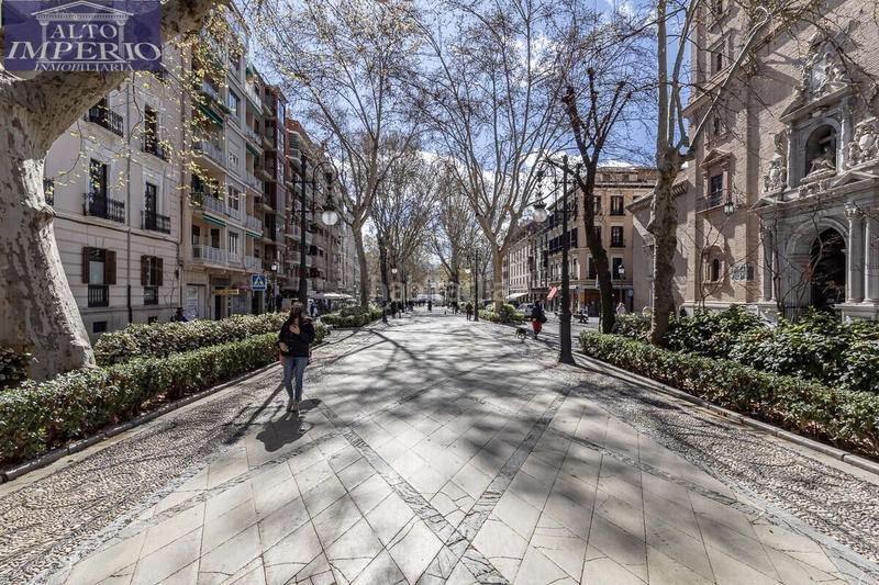 Foto fb7160f8-e429-4151-b784-968ad133d7bd. Local comercial local en carrera de la virgen en San Matías - Realejo Granada