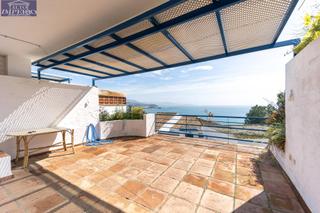 Casa adossada a Punta La Mona. Espectacular adosado en la herradura , con vistas al mar