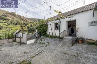 Masia a Calle extrarradio 301. Finca de recreo con amplio huerto junto a los cahorros de monach