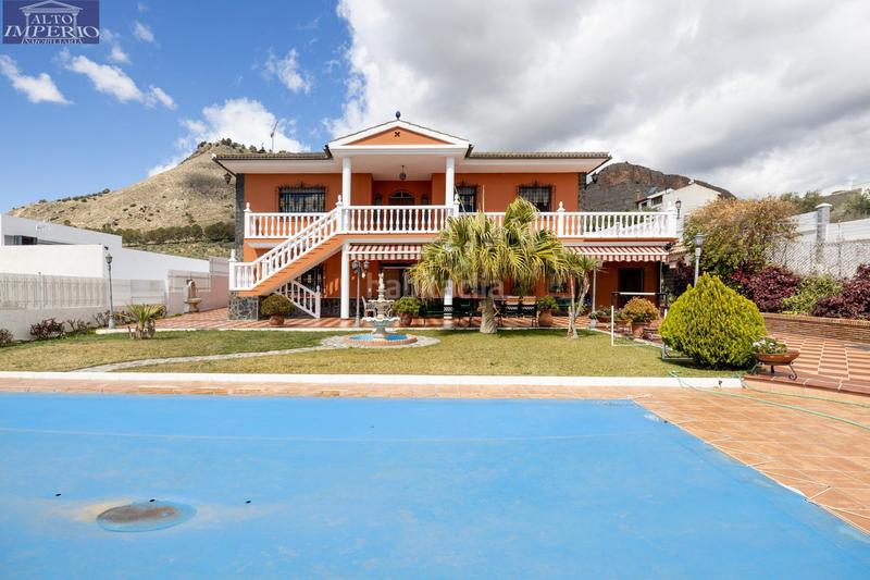 Foto d13c74af-9dba-4004-990e-189817796f92. Casa espectacular casa independiente con piscina en Atarfe
