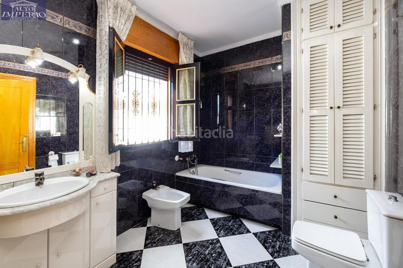 Foto fc51817f-aa77-421f-923d-ef697779893e. Casa espectacular casa independiente con piscina en Atarfe