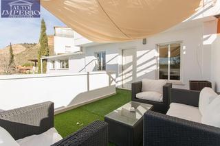 Casa adossada en Cenes de la Vega. Vivienda en urbanizacin los abetos