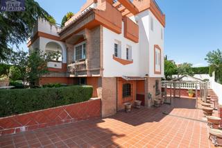 Casa a Ogíjares. Fantástica casa en urbanización el carmelo