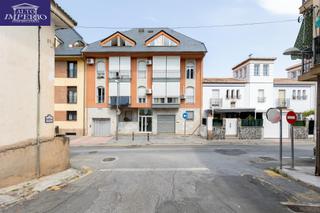 Pis a Barrio de la Vega. Piso con cochera en monachil