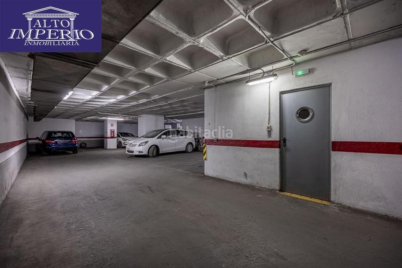 Foto e5df3f2b-f583-42e6-a535-d1f482c2f588. Piso  en avda. constitución en Plaza de Toros Granada