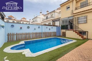 Casa en Santa Fe. Casa adosada con piscina en santa fe
