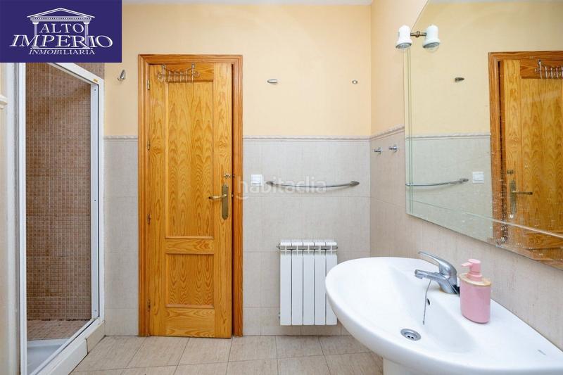 Foto 83126179-b53e-4539-a213-c3d924406813. Piso fantástico piso en pleno centro , ideal para vivir o invertir. en Granada