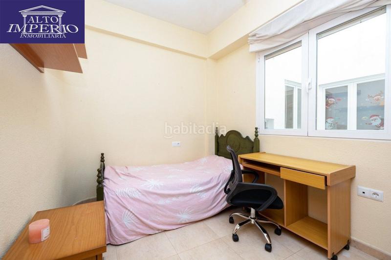 Foto b2aec712-47f9-43e2-ad88-2ae8efee67a1. Piso fantástico piso en pleno centro , ideal para vivir o invertir. en Granada
