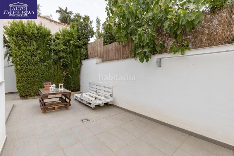 Foto 1cf49937-3faf-4f3c-ad24-701836f7272a. Casa pareada vivienda unifamiliar con patio, jardín y todas las comodidades en Granada