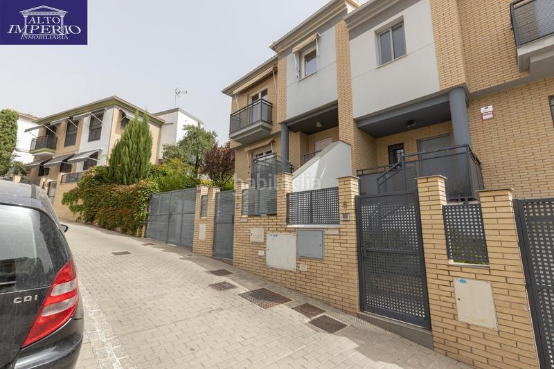 Foto 28365caf-d633-42ae-ab6d-616938449188. Casa pareada vivienda unifamiliar con patio, jardín y todas las comodidades en Granada