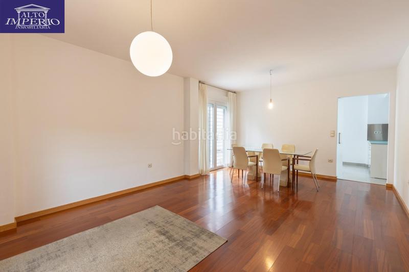 Foto 2937498e-1e70-4027-9f17-73a634bc13f3. Casa pareada vivienda unifamiliar con patio, jardín y todas las comodidades en Granada