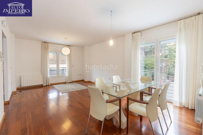 Foto 314a215a-33aa-4e89-b184-2bdea71f5022. Casa pareada vivienda unifamiliar con patio, jardín y todas las comodidades en Granada