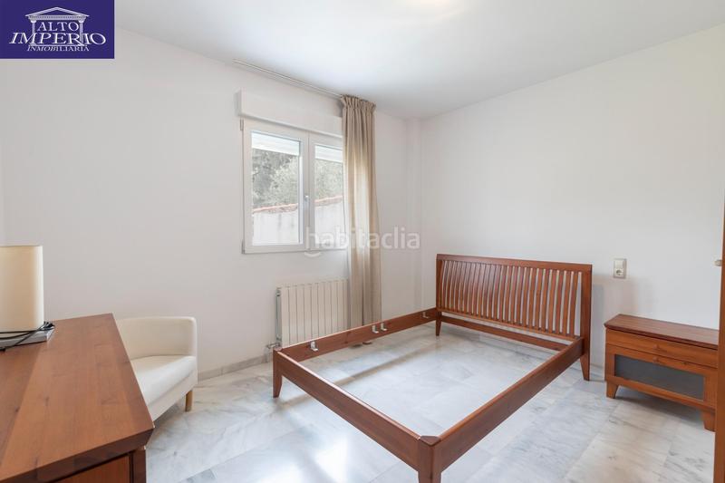 Foto 444f0d92-eb10-4ff5-b50a-f91615838b17. Casa pareada vivienda unifamiliar con patio, jardín y todas las comodidades en Granada