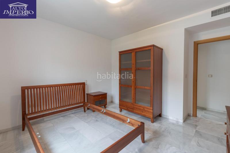 Foto 5776a20d-c12f-49b3-8d69-0f3b3a1a4af1. Casa pareada vivienda unifamiliar con patio, jardín y todas las comodidades en Granada