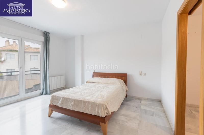 Foto 61e1aa1e-7cc9-4621-ad1f-2f2c6184e317. Casa pareada vivienda unifamiliar con patio, jardín y todas las comodidades en Granada