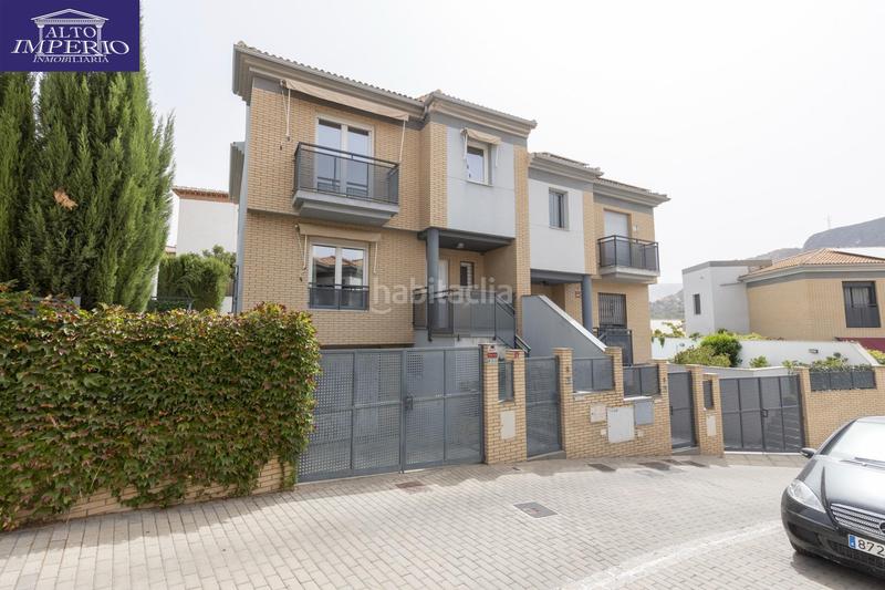 Foto 66b2a5a7-d557-4a21-94d0-513a6adc70dd. Casa pareada vivienda unifamiliar con patio, jardín y todas las comodidades en Granada
