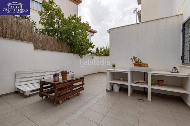 Foto 8f365682-d7e6-4cad-bc4f-504d9d042860. Casa pareada vivienda unifamiliar con patio, jardín y todas las comodidades en Granada