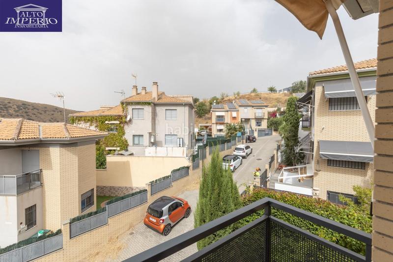 Foto ac00817c-aad4-4361-a4d6-238fd4fce8cf. Casa pareada vivienda unifamiliar con patio, jardín y todas las comodidades en Granada