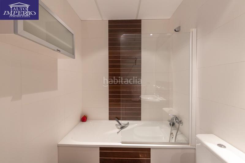 Foto b0aad410-4620-498e-948b-edfe88b66bea. Casa pareada vivienda unifamiliar con patio, jardín y todas las comodidades en Granada