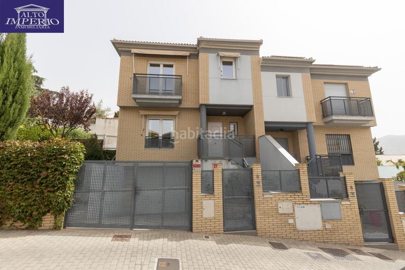 Foto db3c0549-0079-4af8-8068-72d962fdc219. Casa pareada vivienda unifamiliar con patio, jardín y todas las comodidades en Granada