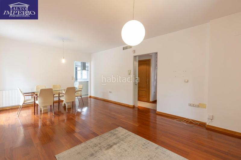 Foto e554d1f1-9ff8-4df2-b0fc-28654e311040. Casa pareada vivienda unifamiliar con patio, jardín y todas las comodidades en Granada