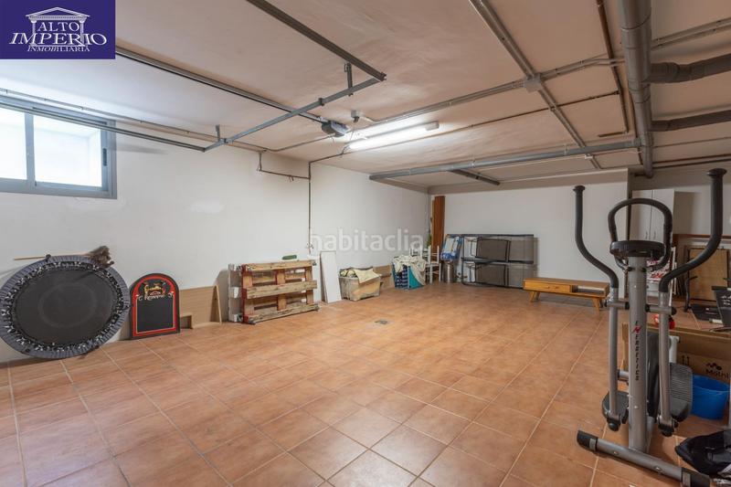 Foto f33bea90-43a3-4631-9e5a-3ec8ed830fb8. Casa pareada vivienda unifamiliar con patio, jardín y todas las comodidades en Granada