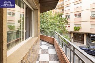 Pis  Calle pedro antonio de alarcon. Oportunidad de inversión en granada piso semireformado en zona g