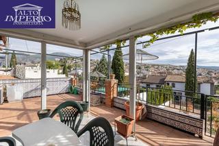 Maison à Barrio de la Vega. Vivienda junto al centro del barrio de monachil