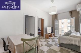 Flat  Calle ángel barrios 5. Semiático junto al parque garcía lorca vive o invierte en una de